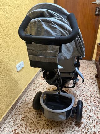 Triciclo para bebé gris sin usar. Con caja