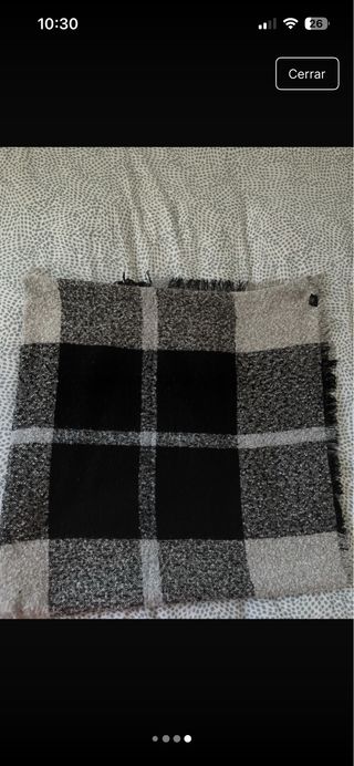 Bufanda a cuadros gris y negra