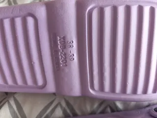 Chanclas tipo Crocs Moradas Talla 38