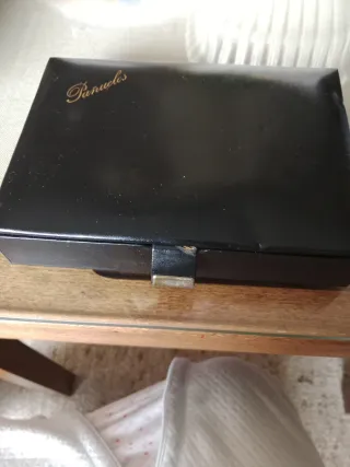 Estuche de piel para pañuelos