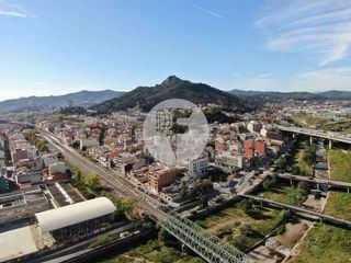 Local comercial en alquiler en Montcada Centre - La Ribera en Montcada i Reixac