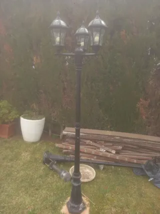 Farolas de jardín negras tengo 3 por 150 por las 3
