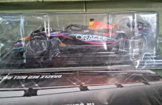 Red Bull RB19 Max Verstappen 1-24