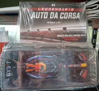 Red Bull RB19 Max Verstappen 1-24