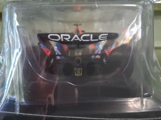 Red Bull RB19 Max Verstappen 1-24