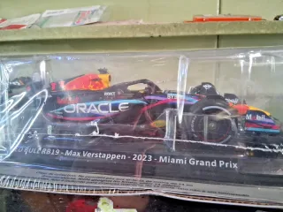 Red Bull RB19 Max Verstappen 1-24
