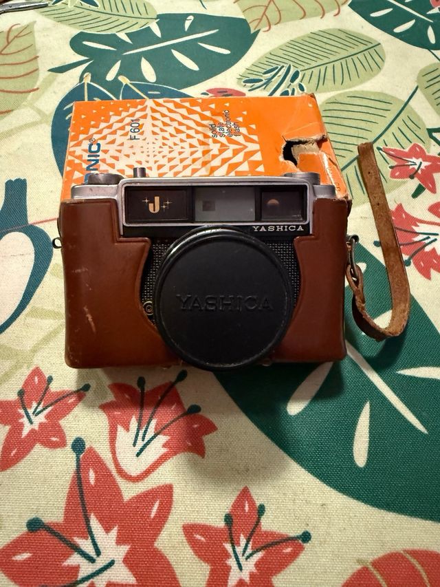 Funda de cámara de cuero marrón