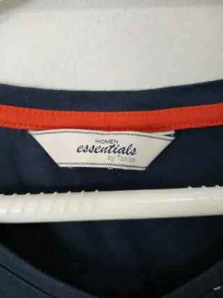 Camiseta azul marino cuello pico anclas