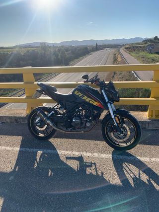 Voge 125 R Negra y Amarilla