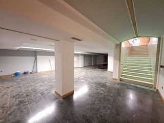 Local comercial en alquiler en Plaza España - Villa Pilar - Reyes Católicos - Vadillos en Burgos