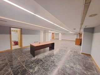 Local comercial en alquiler en Plaza España - Villa Pilar - Reyes Católicos - Vadillos en Burgos