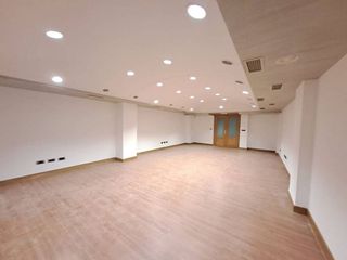 Local comercial en alquiler en Plaza España - Villa Pilar - Reyes Católicos - Vadillos en Burgos