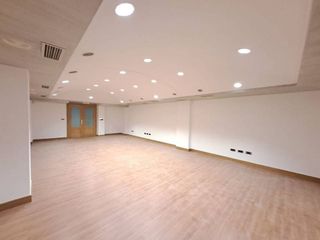 Local comercial en alquiler en Plaza España - Villa Pilar - Reyes Católicos - Vadillos en Burgos