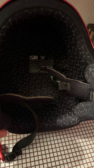 Casco de esquí rojo Cebe niño