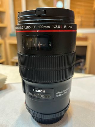Canon EF 100mm f/2.8L Macro IS USM