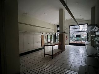 Local comercial en venta en Ensanche en Pamplona