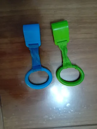 2 Agarradores para cuna (azul y verde)