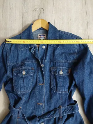 Chaqueta tejana con cinturón