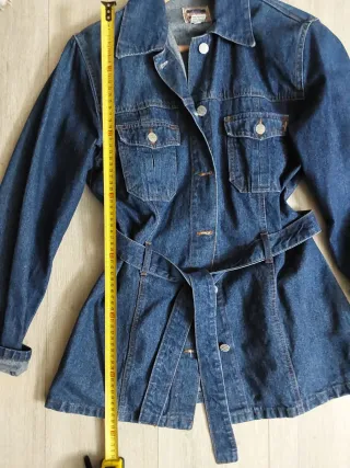 Chaqueta tejana con cinturón