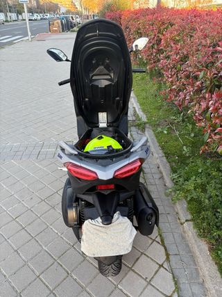 Yamaha XMAX 300 Scooter