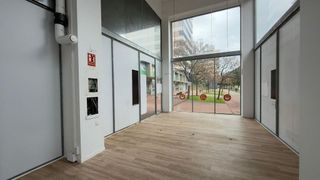 Local comercial en alquiler en Fontsanta - Fatjó en Cornellà de Llobregat
