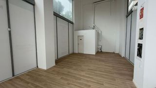 Local comercial en alquiler en Fontsanta - Fatjó en Cornellà de Llobregat