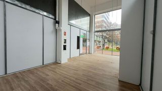 Local comercial en alquiler en Fontsanta - Fatjó en Cornellà de Llobregat