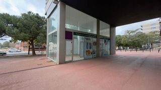 Local comercial en alquiler en Fontsanta - Fatjó en Cornellà de Llobregat