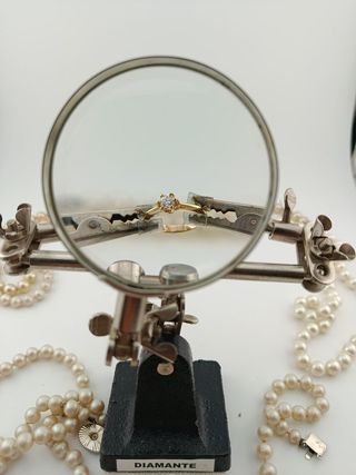 Anillo de oro con diamante
