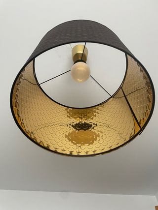 Lámpara de techo Ikea negra y dorada