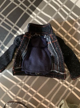 Abbigliamento Bratz: Giacca, Borsa, Gonna e Top