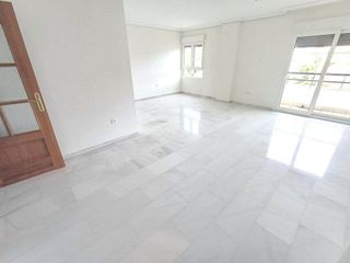 Piso en alquiler en Ciudad Jardín - Zoco en Córdoba