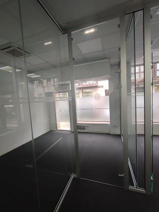 Local comercial en alquiler en Milán - Pumarín - Teatinos en Oviedo