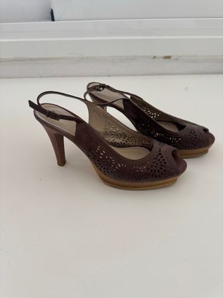 Zapatos de tacón marrón