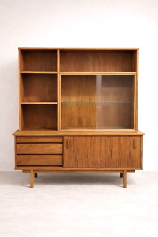 Aparador con vitrina vintage, años 60-70s en nogal