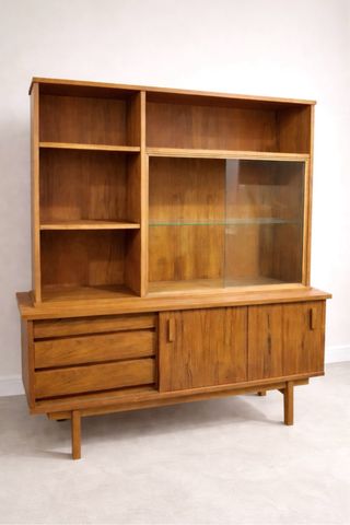 Aparador con vitrina vintage, años 60-70s en nogal