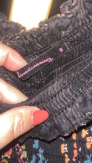 Vestido estampado por debajo de la rodilla