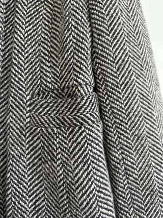 Abrigo largo gris y blanco