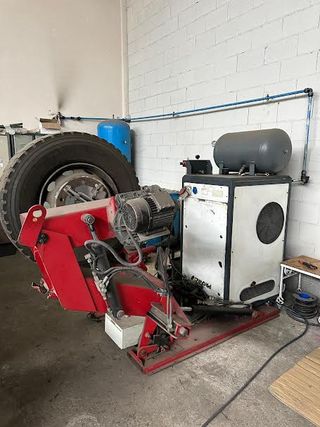 Peugeot Boxer Taller Móvil+Desmontadora Neumáticos