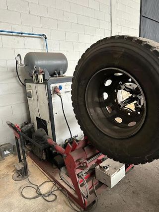 Peugeot Boxer Taller Móvil+Desmontadora Neumáticos