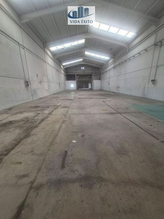 Nave industrial en alquiler en Renfe - Bulevar 1º y 2º Fase en Jaén