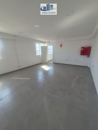 Nave industrial en alquiler en Renfe - Bulevar 1º y 2º Fase en Jaén