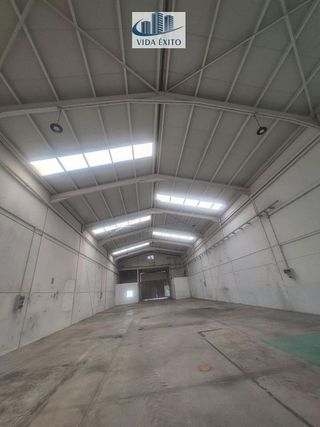 Nave industrial en alquiler en Renfe - Bulevar 1º y 2º Fase en Jaén