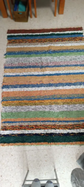 Alfombra tejida a mano multicolor