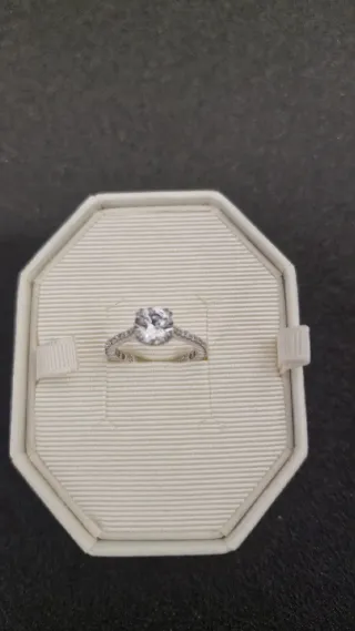 Anillo swarovski nuevo talla 52