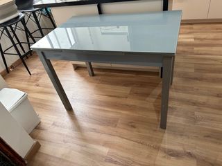 Mesa de cocina cristal y madera gris