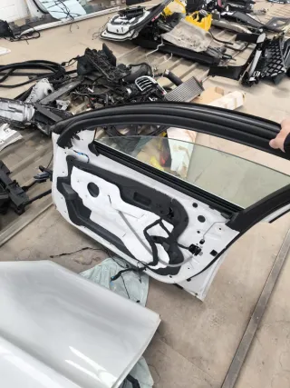 Puerta Delantera Derecha BMW F10/F11 Blanca