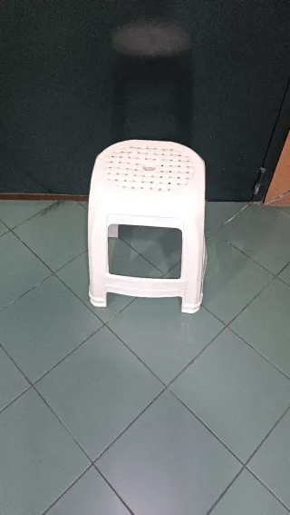 Banquetas apilables de plástico (2 unidades)