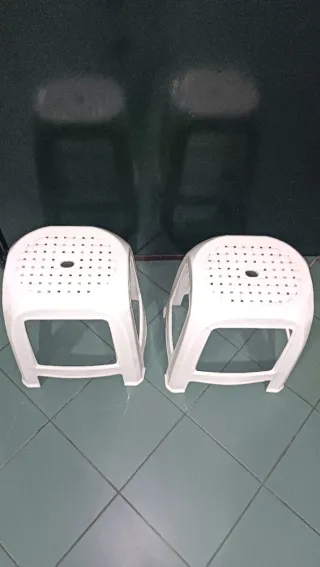 Banquetas apilables de plástico (2 unidades)