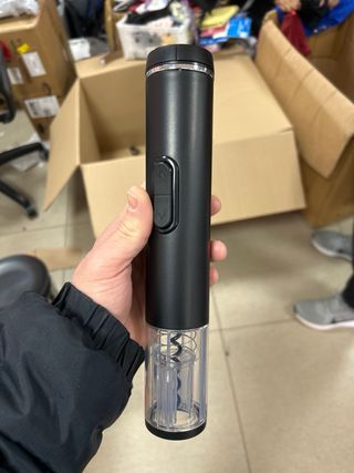 Abridor de vino eléctrico Amazon Basics
